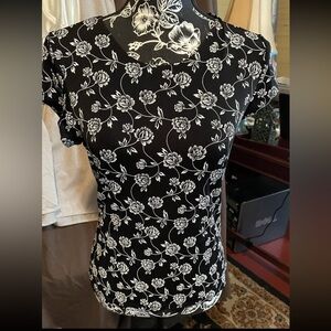 NWOT KC Stevens SIZE Medium Women’s Floral Pullover Blouse XL 32” Bust 22” L